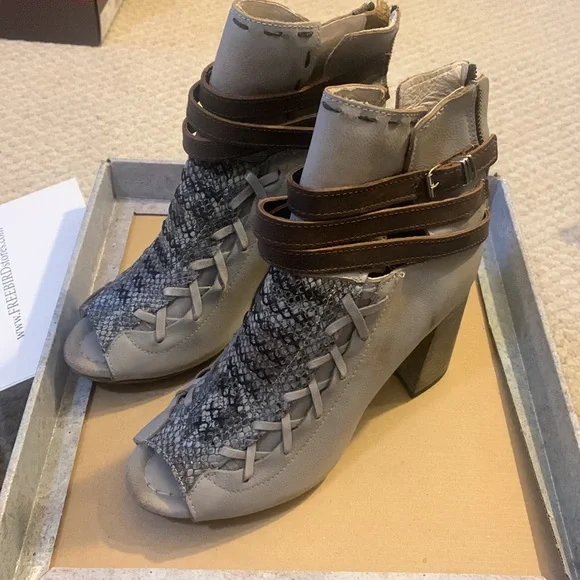 Freebird New in Box! Eagle Grey Multi! - Picture 4 of 5